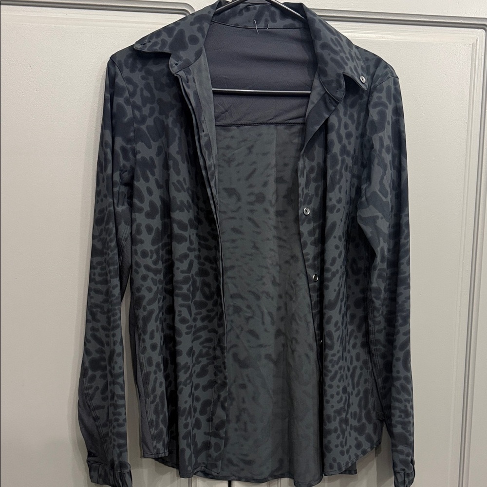Lululemon Athletica Dark Gray Leopard button up